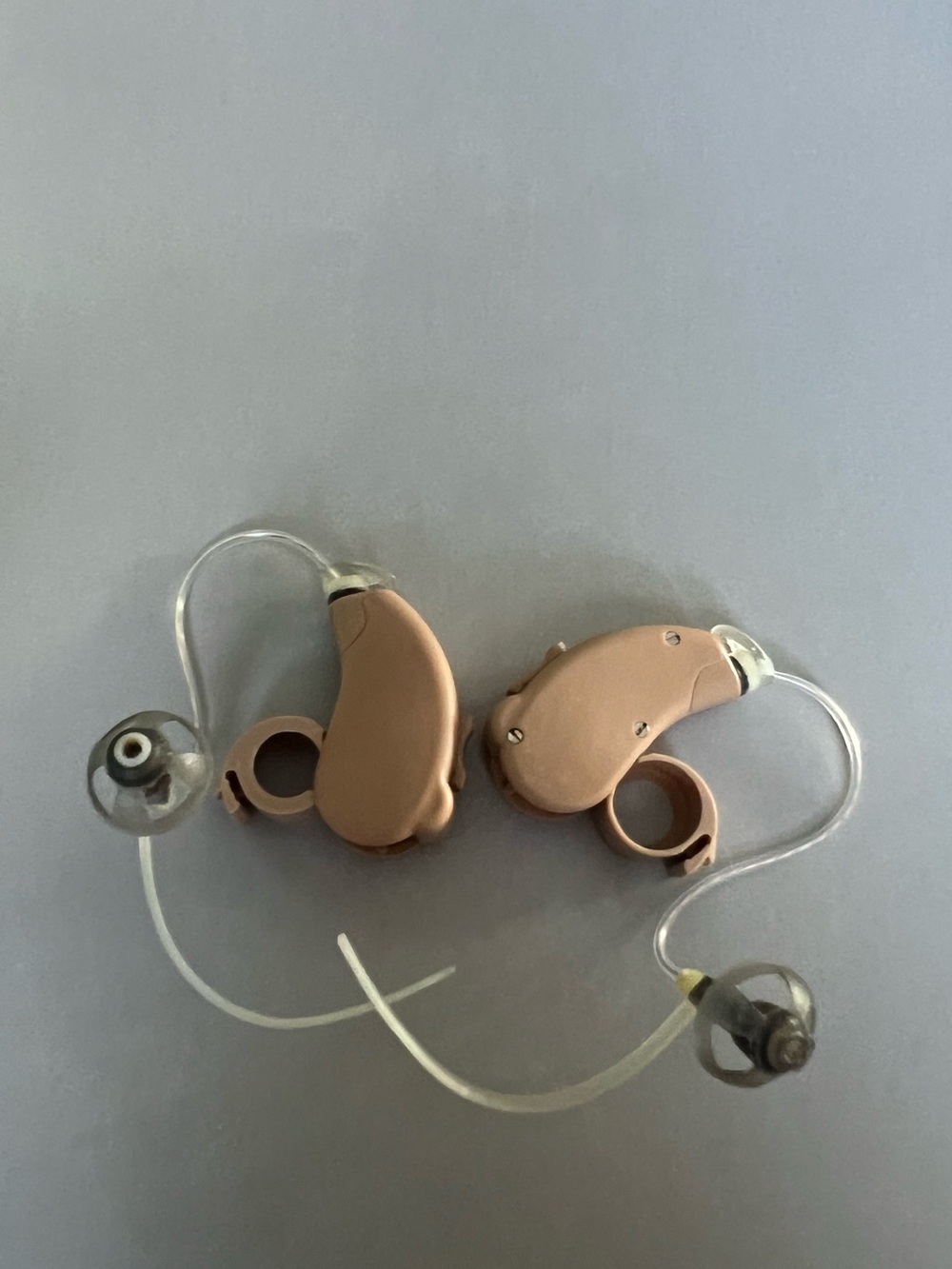 2 Unbranded Beige Receiver-In-Canal Hearing Aids Pair